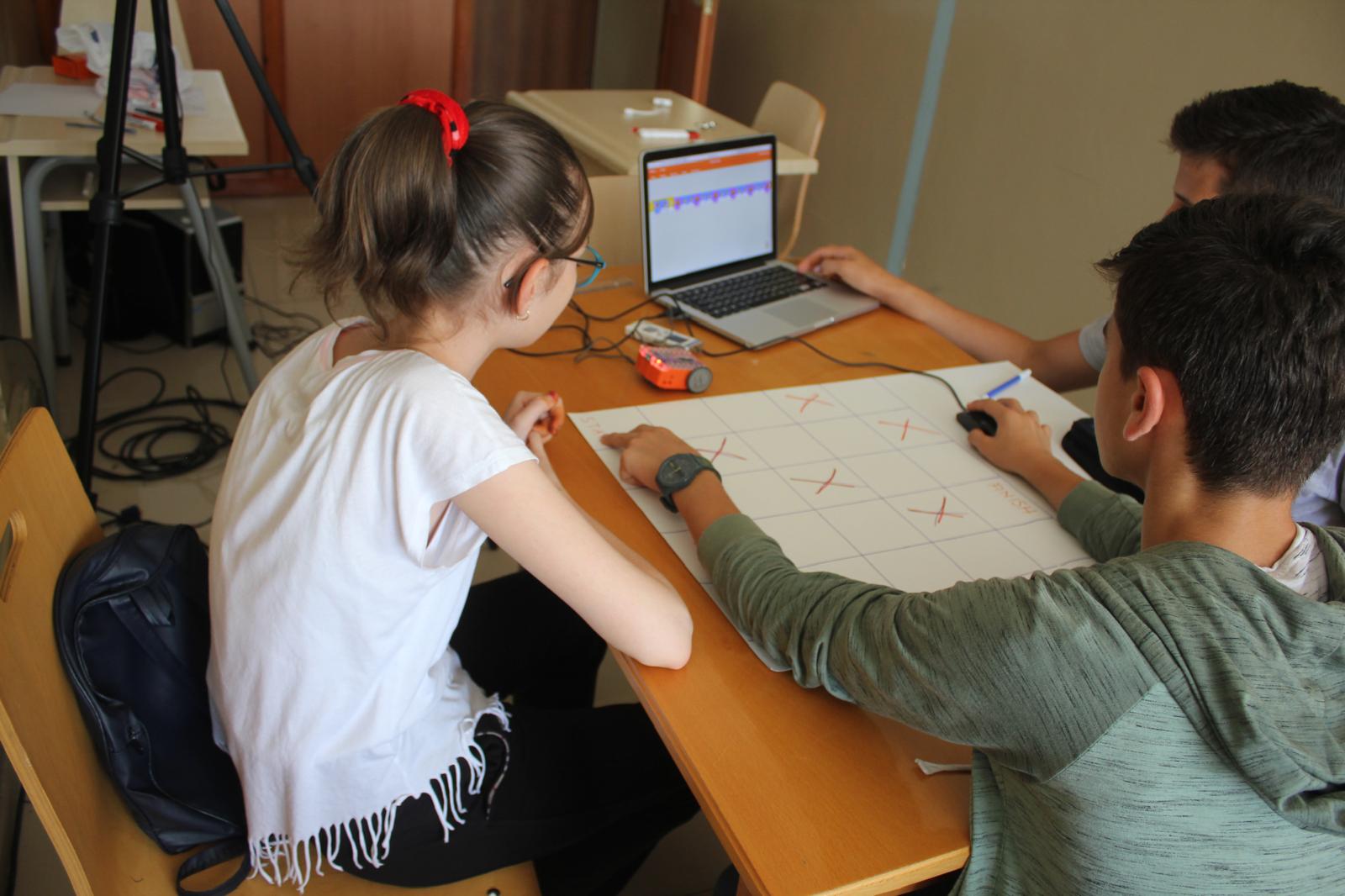 UYEM Orta Okul Öğrencileri Yaz Programını Bitirdi